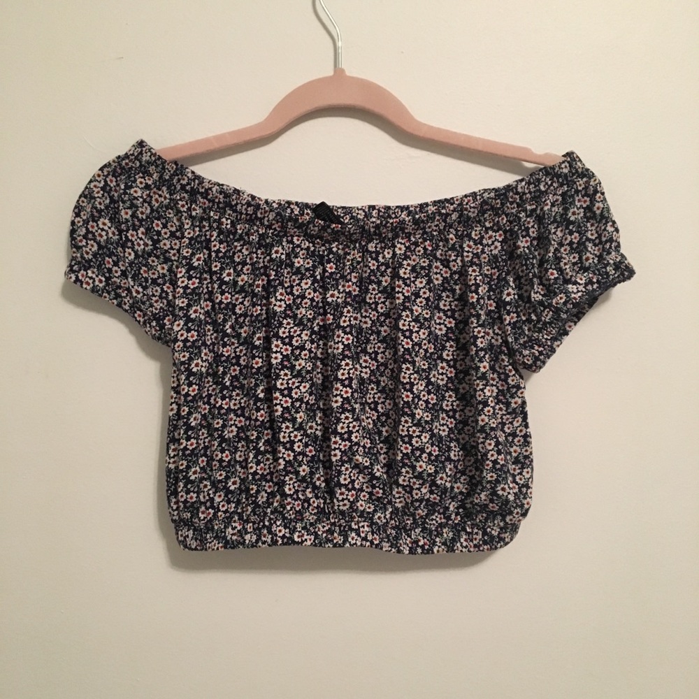 Cute floral forever 21 crop top! (Off the shoulder